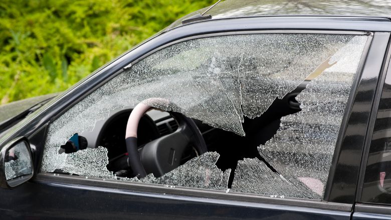 Réparer une vitre cassée (smartphone, vitre voiture) 