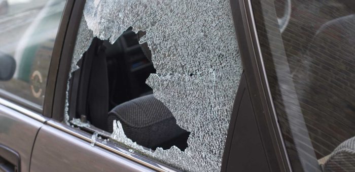 Comment protéger une vitre de voiture cassé ?